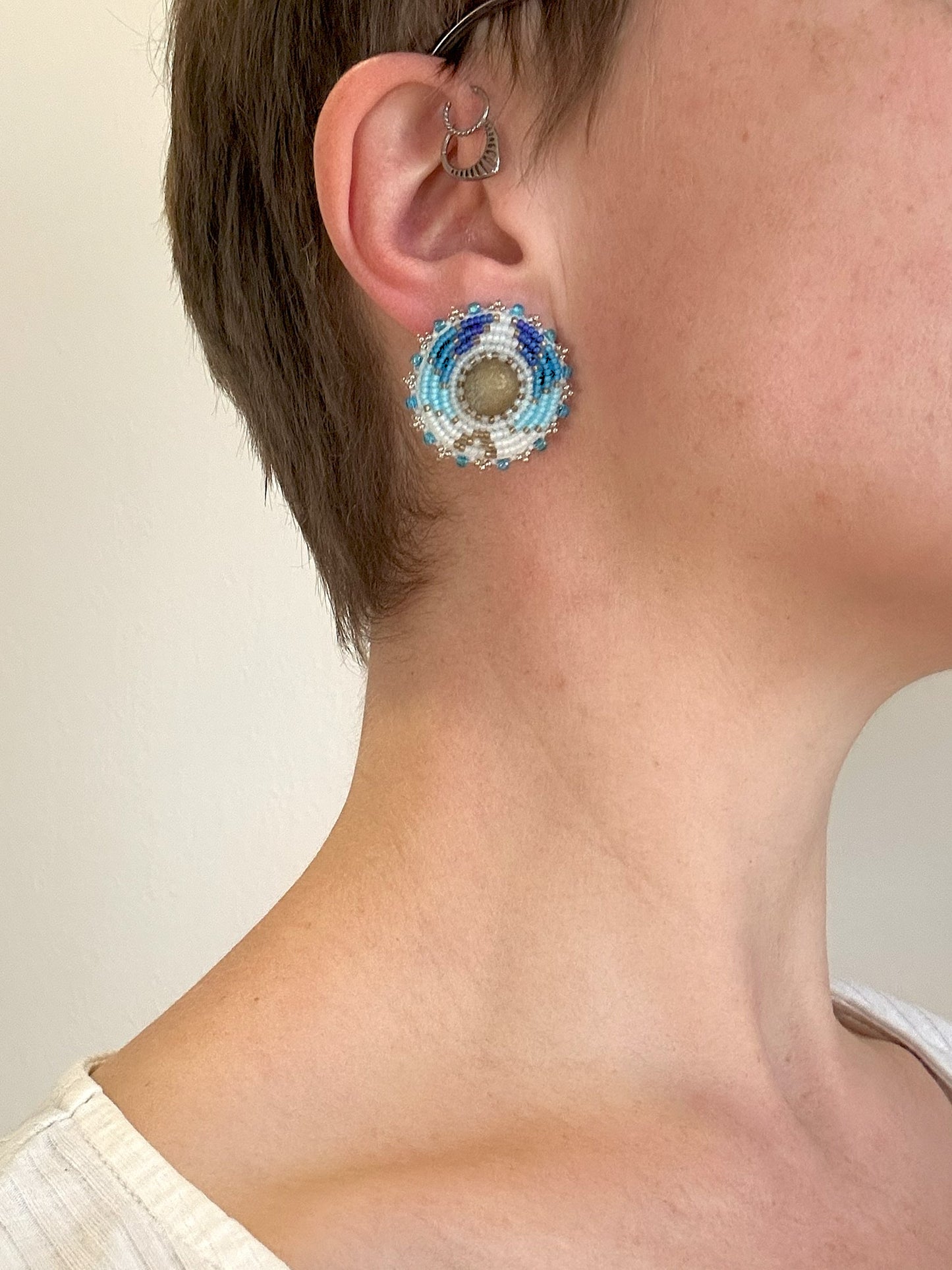 Small disk earrings "Odena" - white & blue