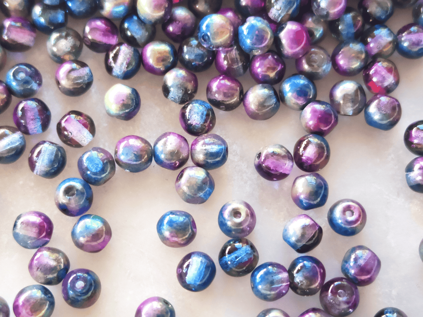 4mm runde Perlen - metallisch Galaxie