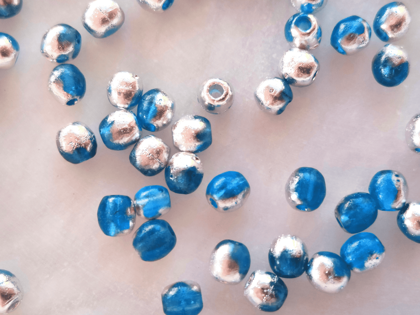 4mm runde Perlen - Blau & helles Silber