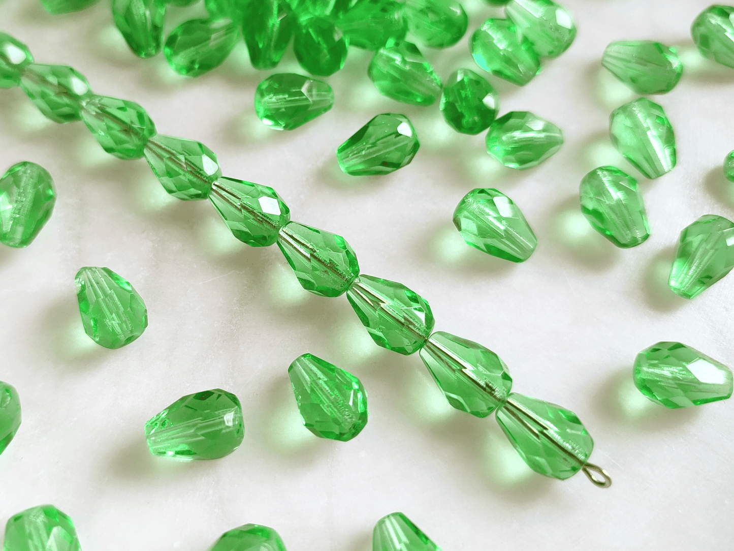 Fire-polished drop beads 10x7mm - apple green