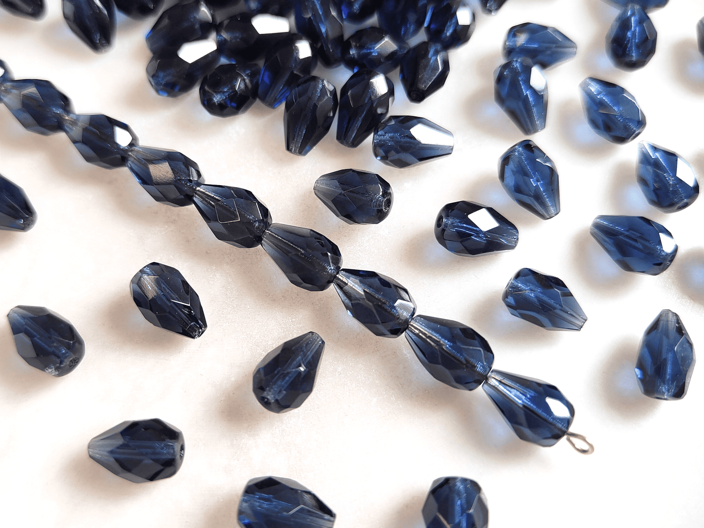 Glasschliff-Tropfen 10x7mm - dunkles Marineblau