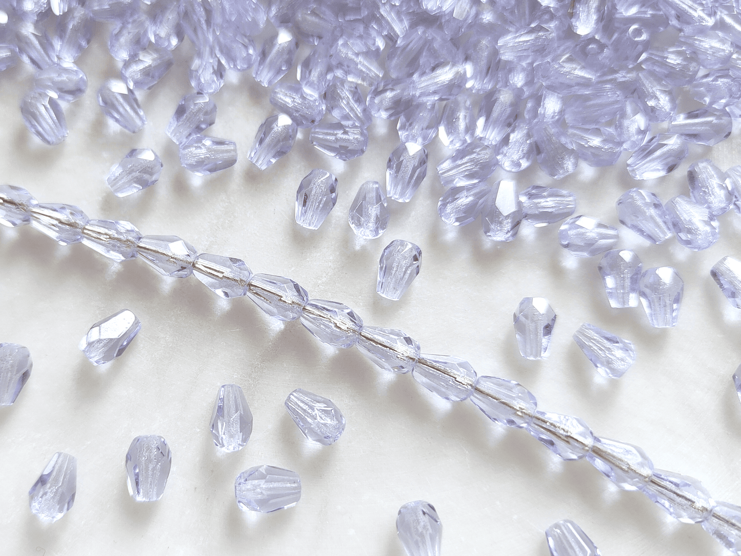 Glasschliff-Tropfen 7x5mm - Pastell Lila