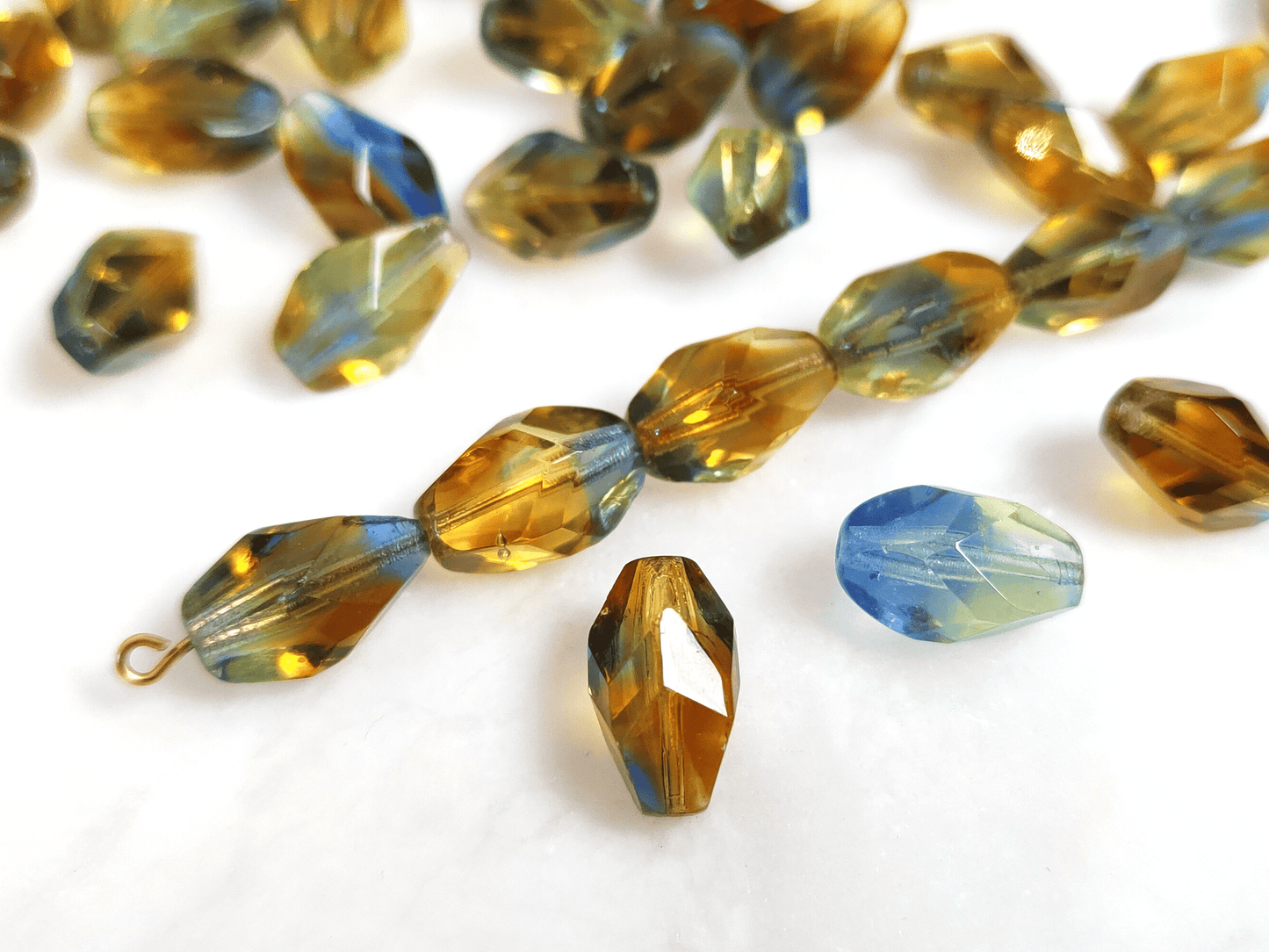 Facettierte Nuggets 15x10mm - Himmelblau & Braun