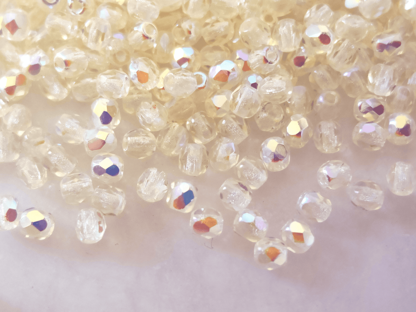 3mm Glasschliffperlen - Pastell Gelb Iris