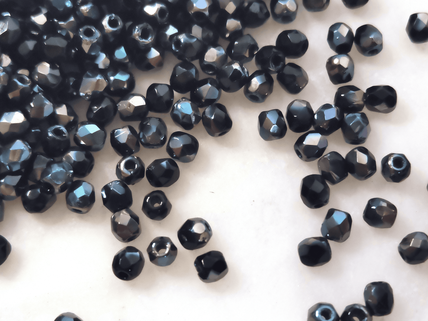 3mm Glasschliffperlen - Schwarz & Hellblau