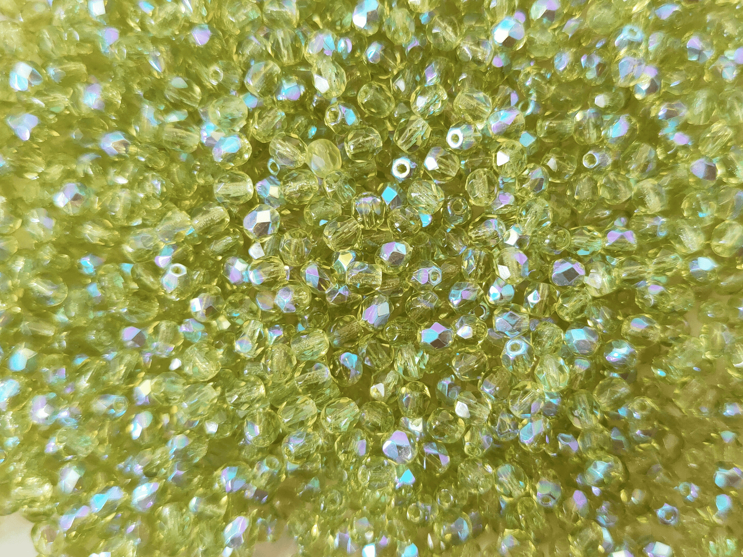 4mm Glasschliffperlen - Hellgrün AB
