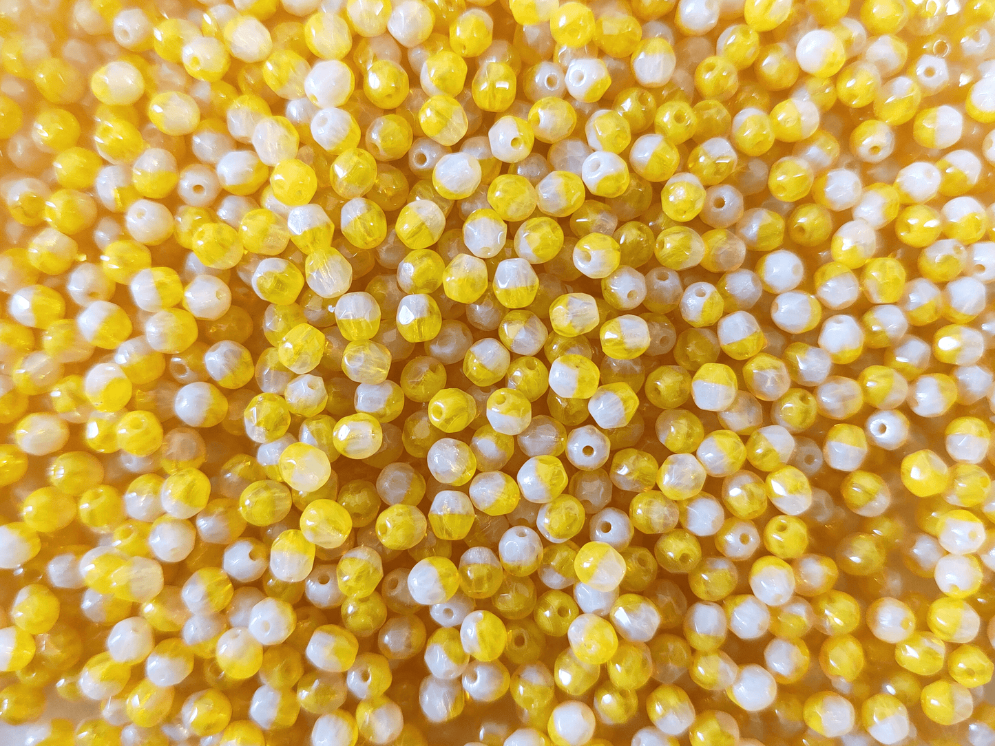 4mm Glasschliffperlen - milchig Weiß & Sonnengelb