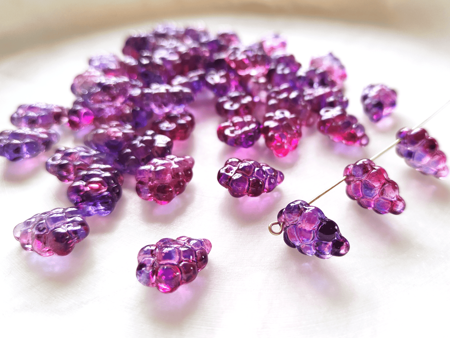 Grape beads 16x11mm - ombre pink & purple