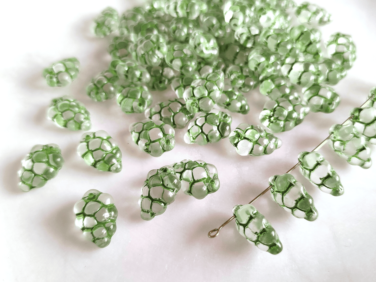 Grape beads 16x11mm - colorless & green