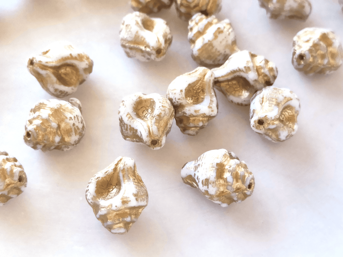 Murex shell beads 15x12mm - white & gold