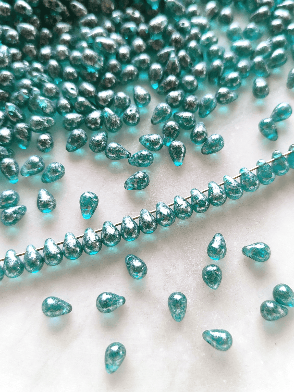 Drop beads 4x6mm - turquoise & silver
