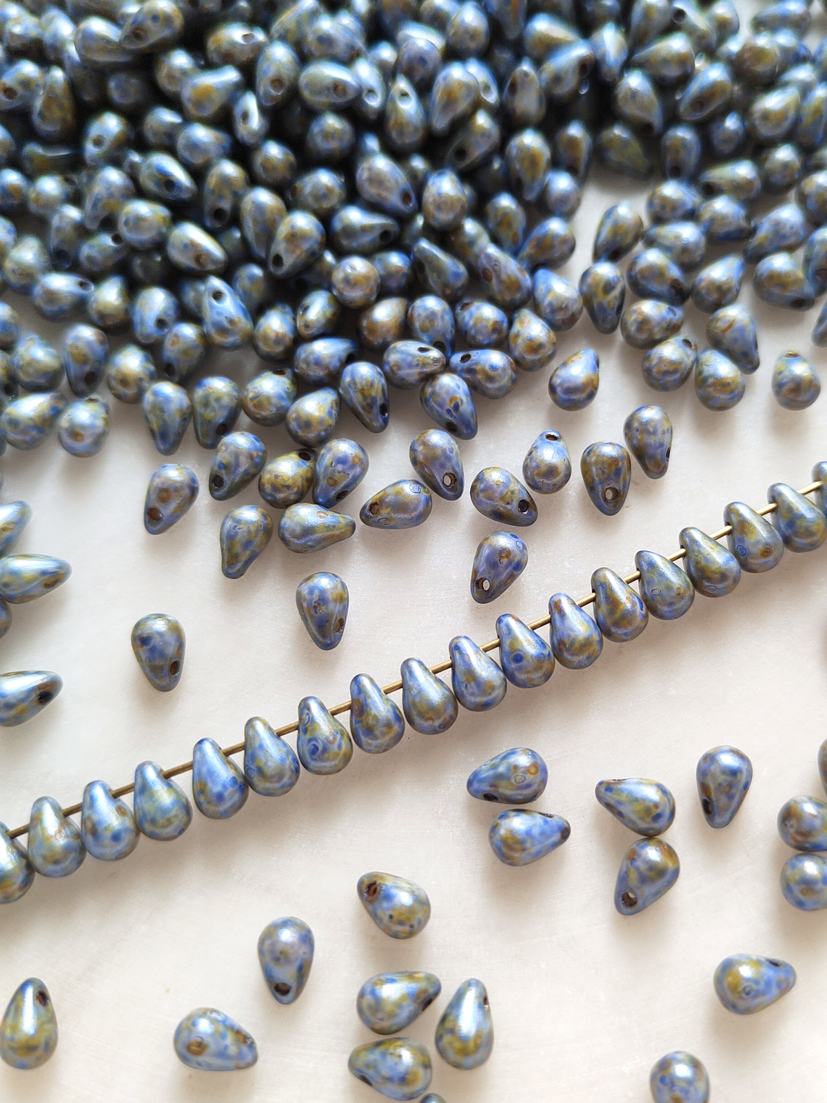 Drop beads 4x6mm - powder blue & beige Picasso
