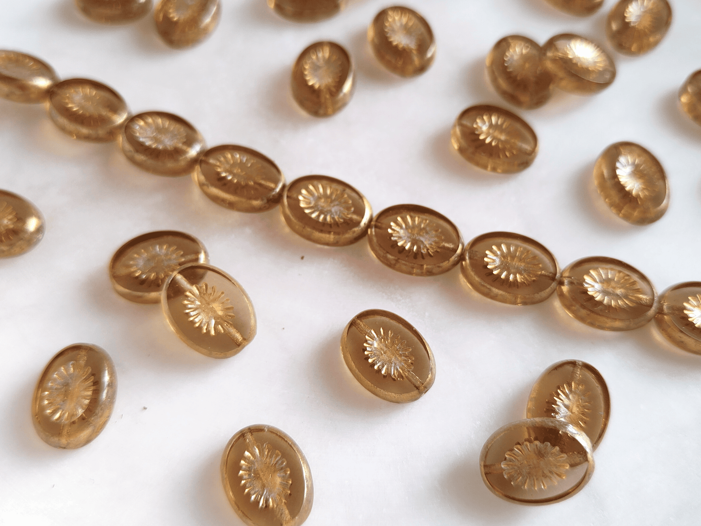 Oval kiwi ornament beads 14x10mm - colorless & gold