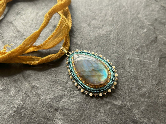 Labradorite necklace pendant with shell beads