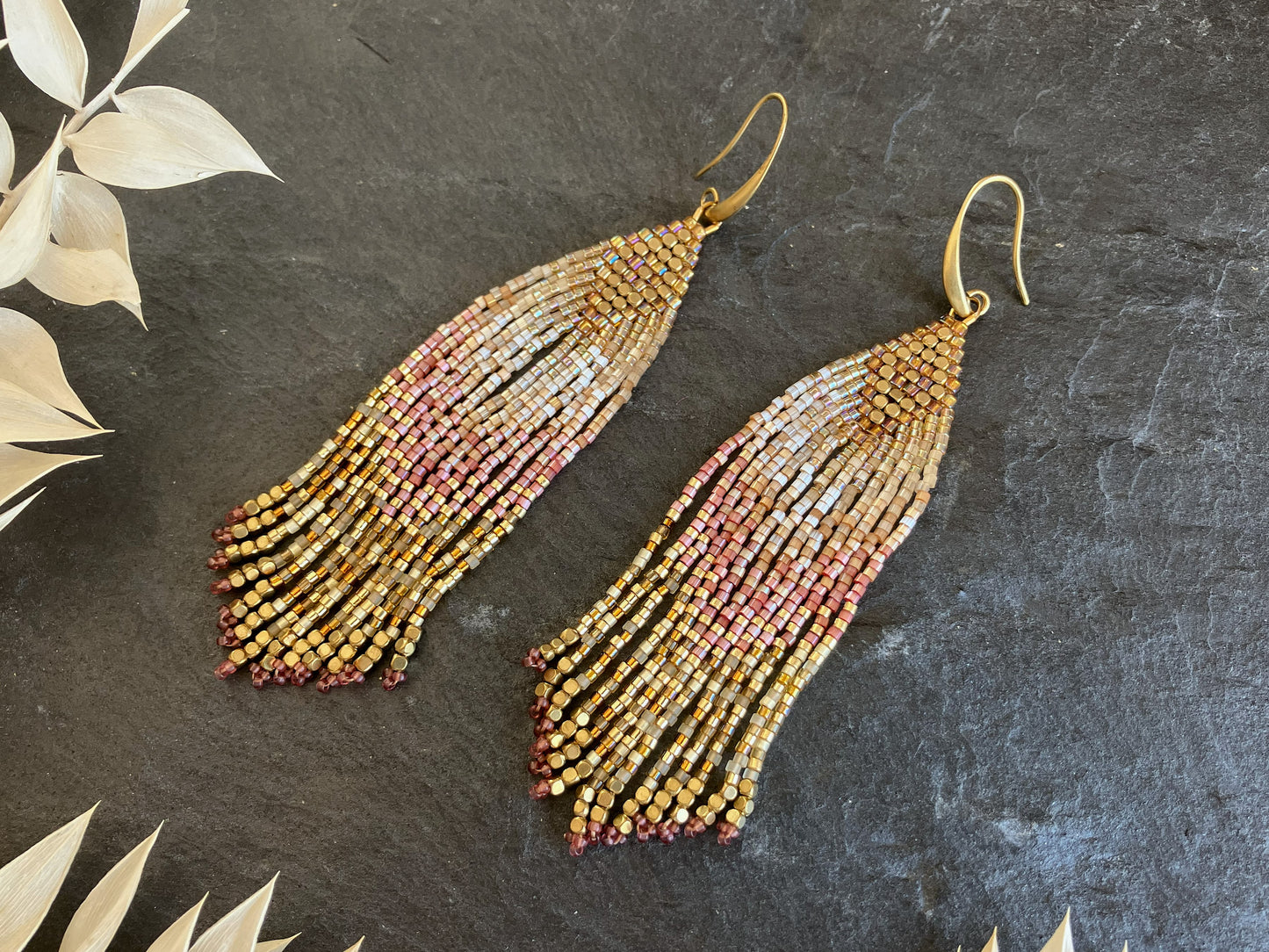 Fransen-Ohrringe "Luano" - Satin Weinrot & Gold