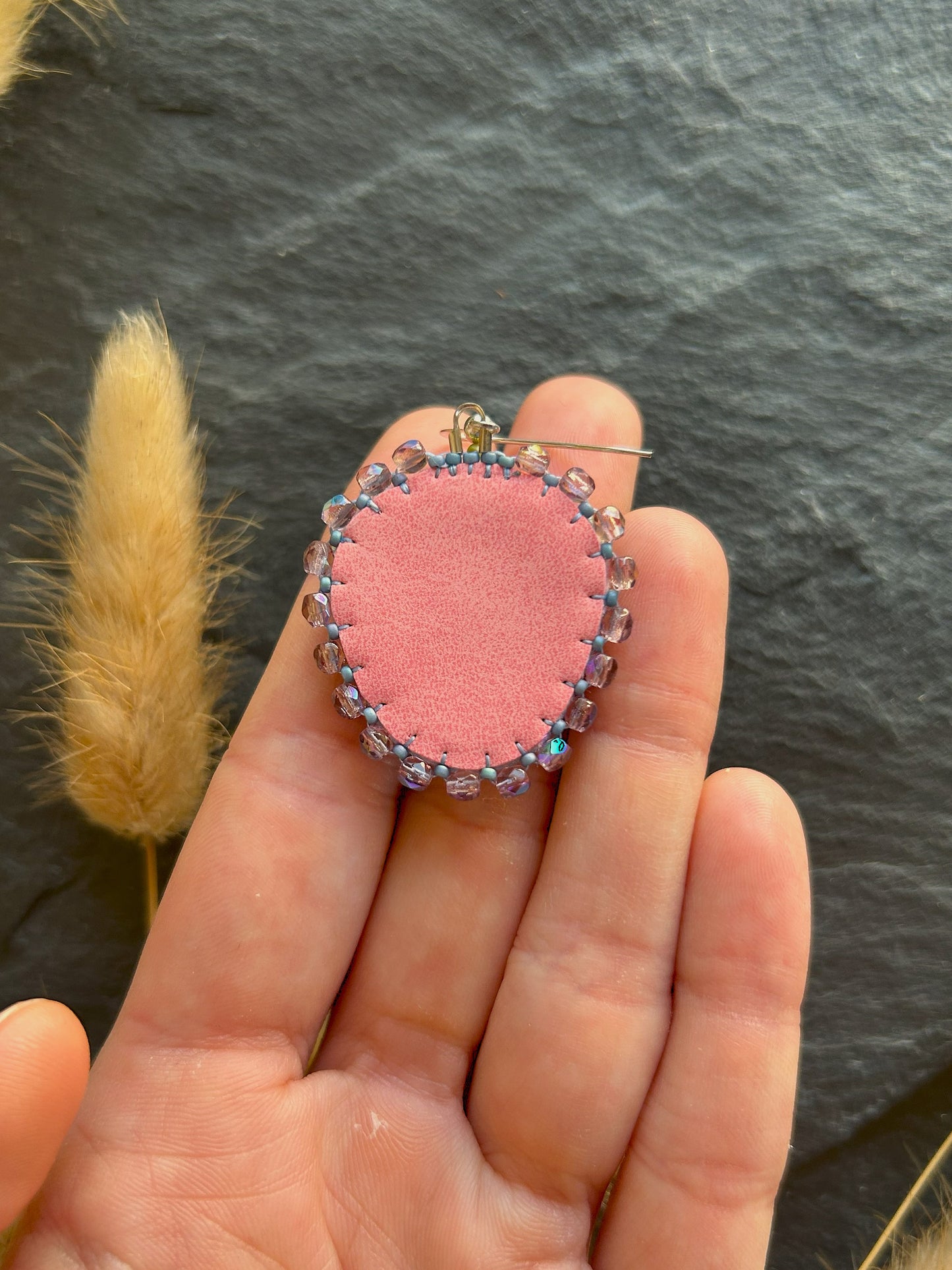 Earrings "Tuwile" with skulls wearing a flower crown - purple & blue