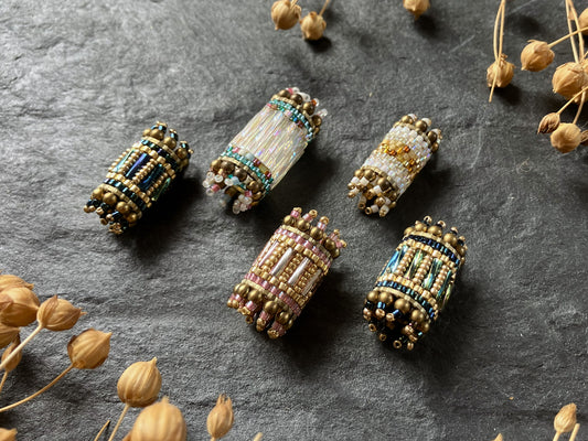 Set of woven loc beads