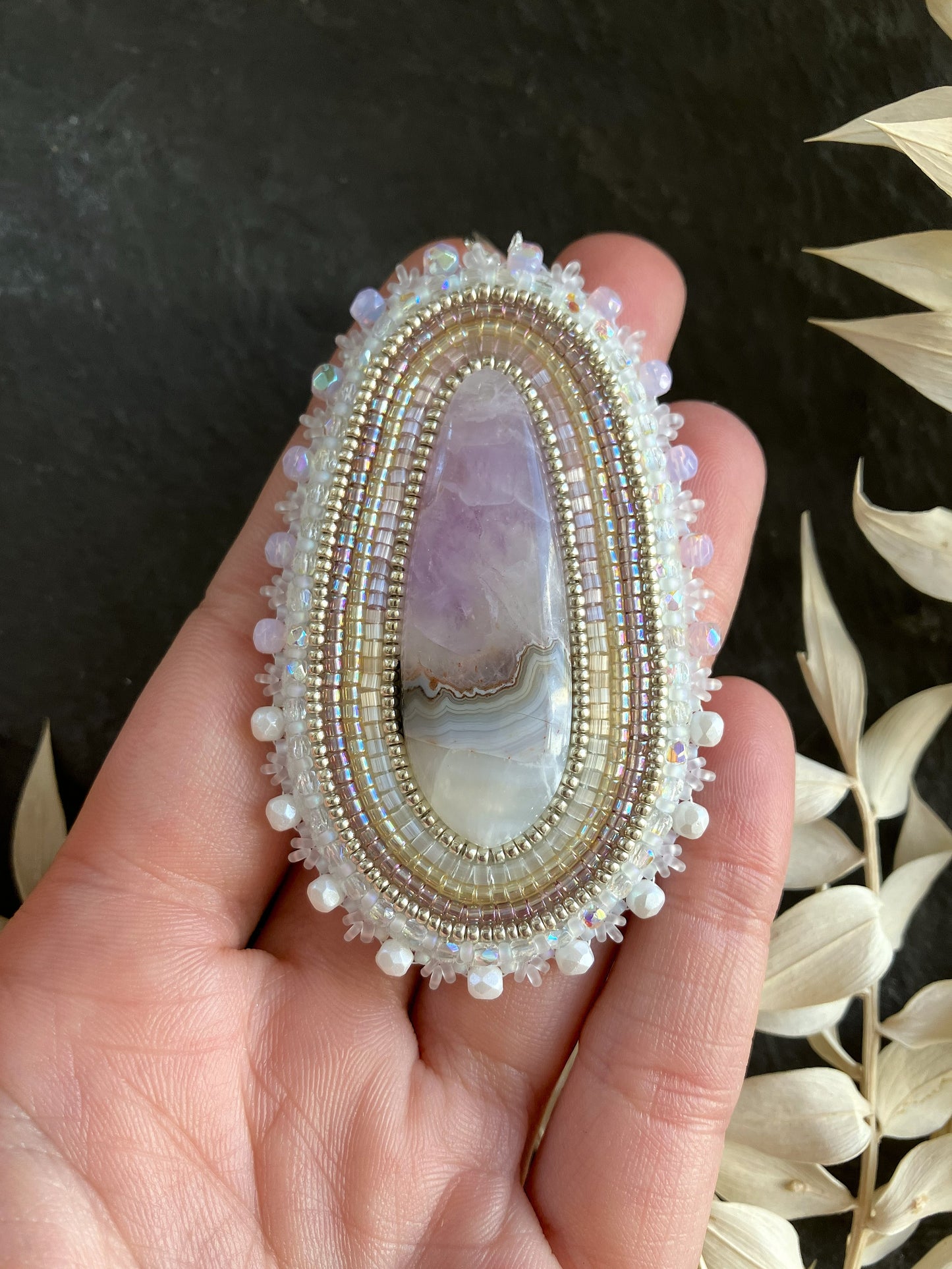 Natürliche Amethyst-Ohrringe "Vilmos" - schillerndes Lila, Beige & Silber