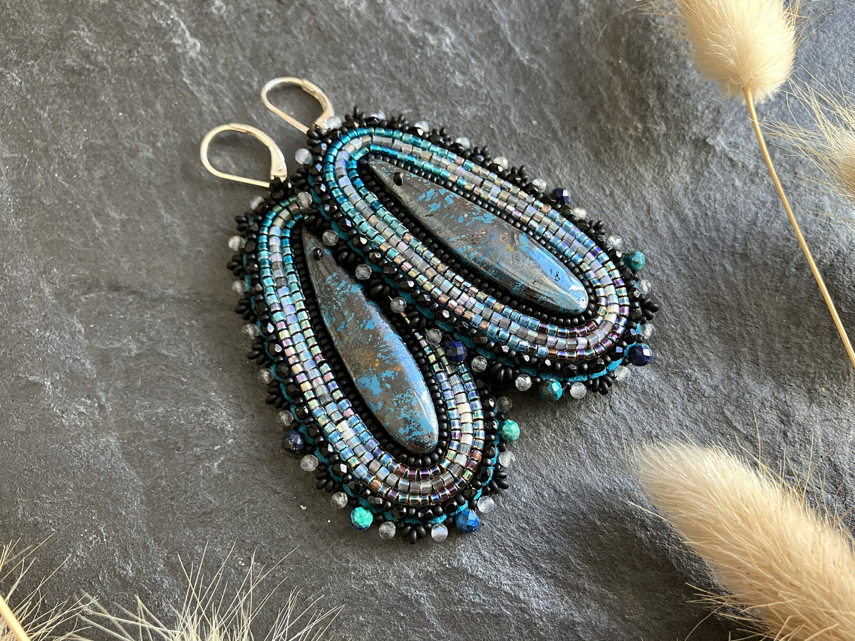 Natural azurite earrings "Liam" - shimmering blue & labradorite