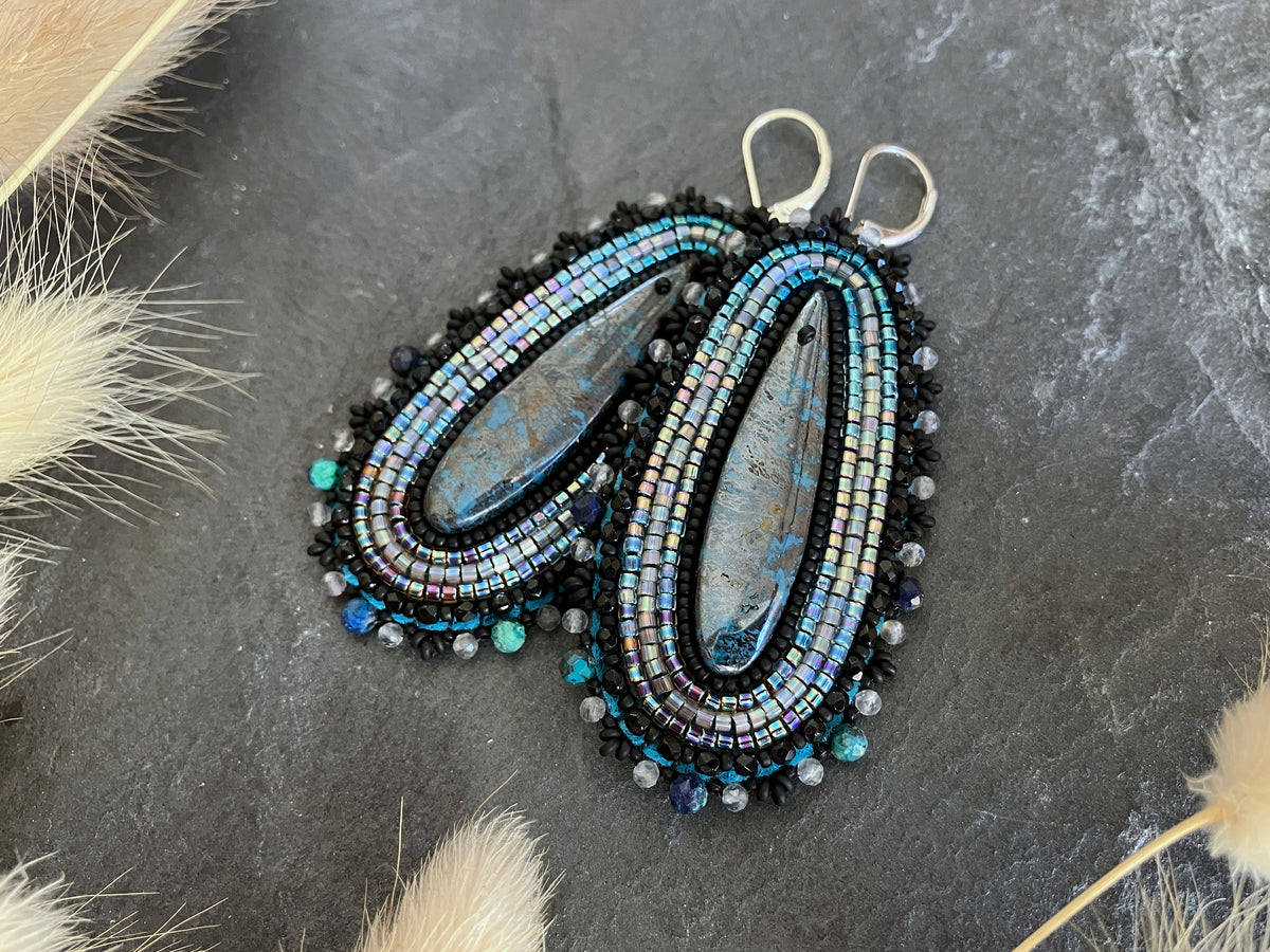 Natural azurite earrings "Liam" - shimmering blue & labradorite