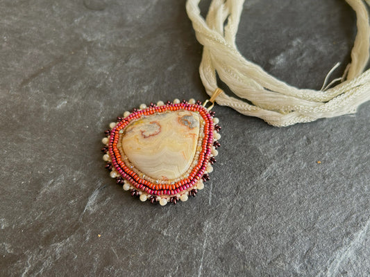 Agate necklace pendant with mother-of-pearl beads