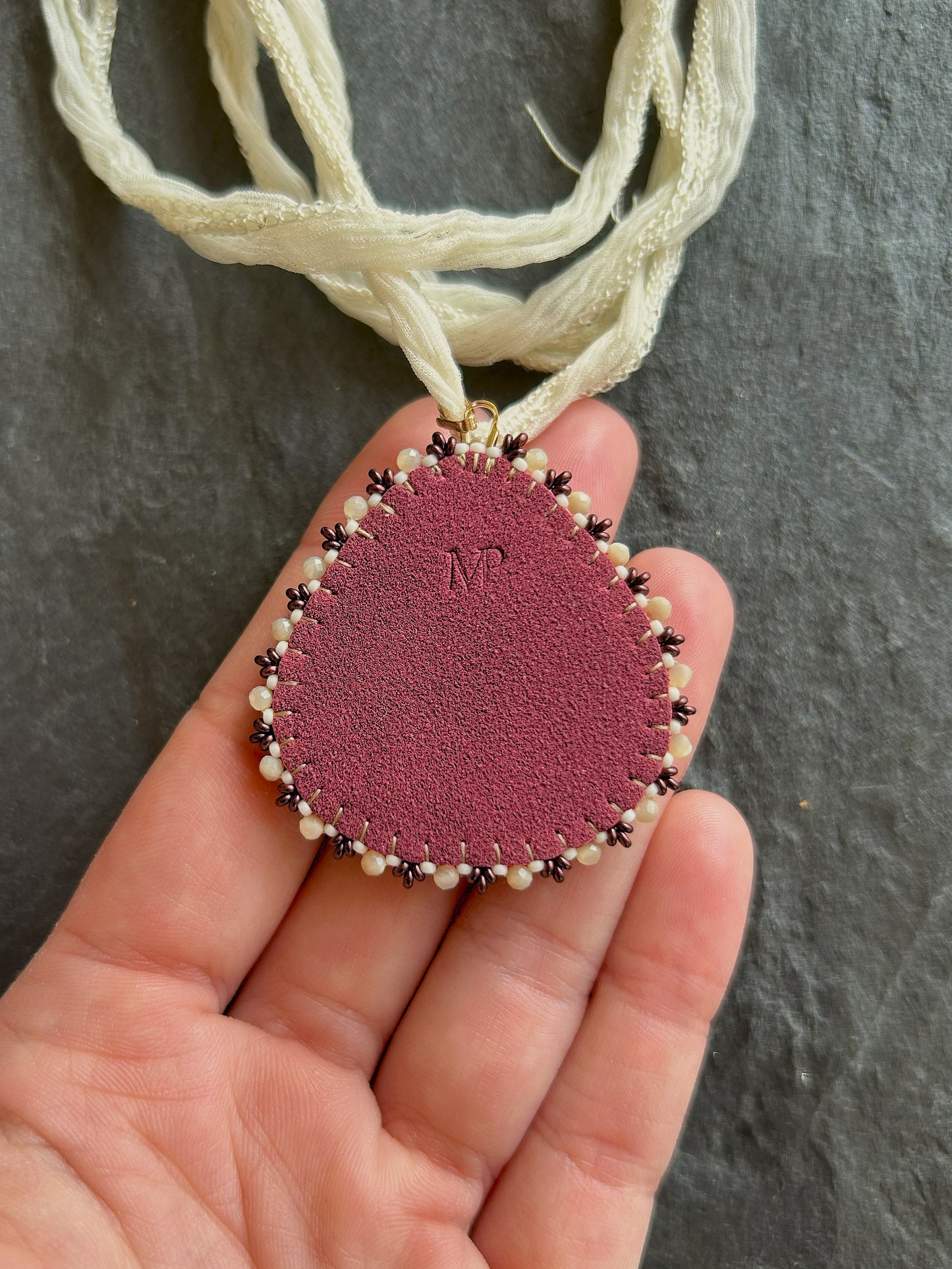 Agate necklace pendant with mother-of-pearl beads