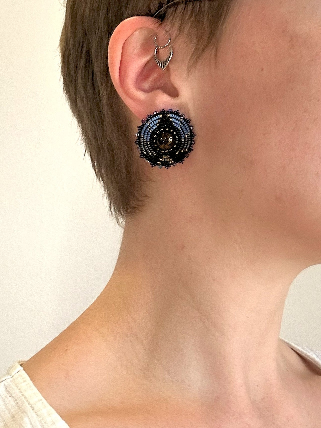 Small disk earrings "Odena" - black & blue