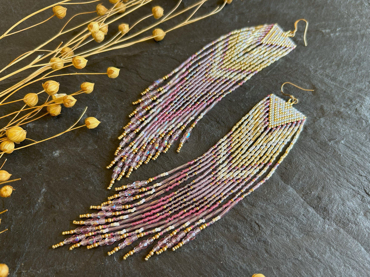 Statement Ohrringe "Sheila" mit schillernden Fransen - Gold & Pink