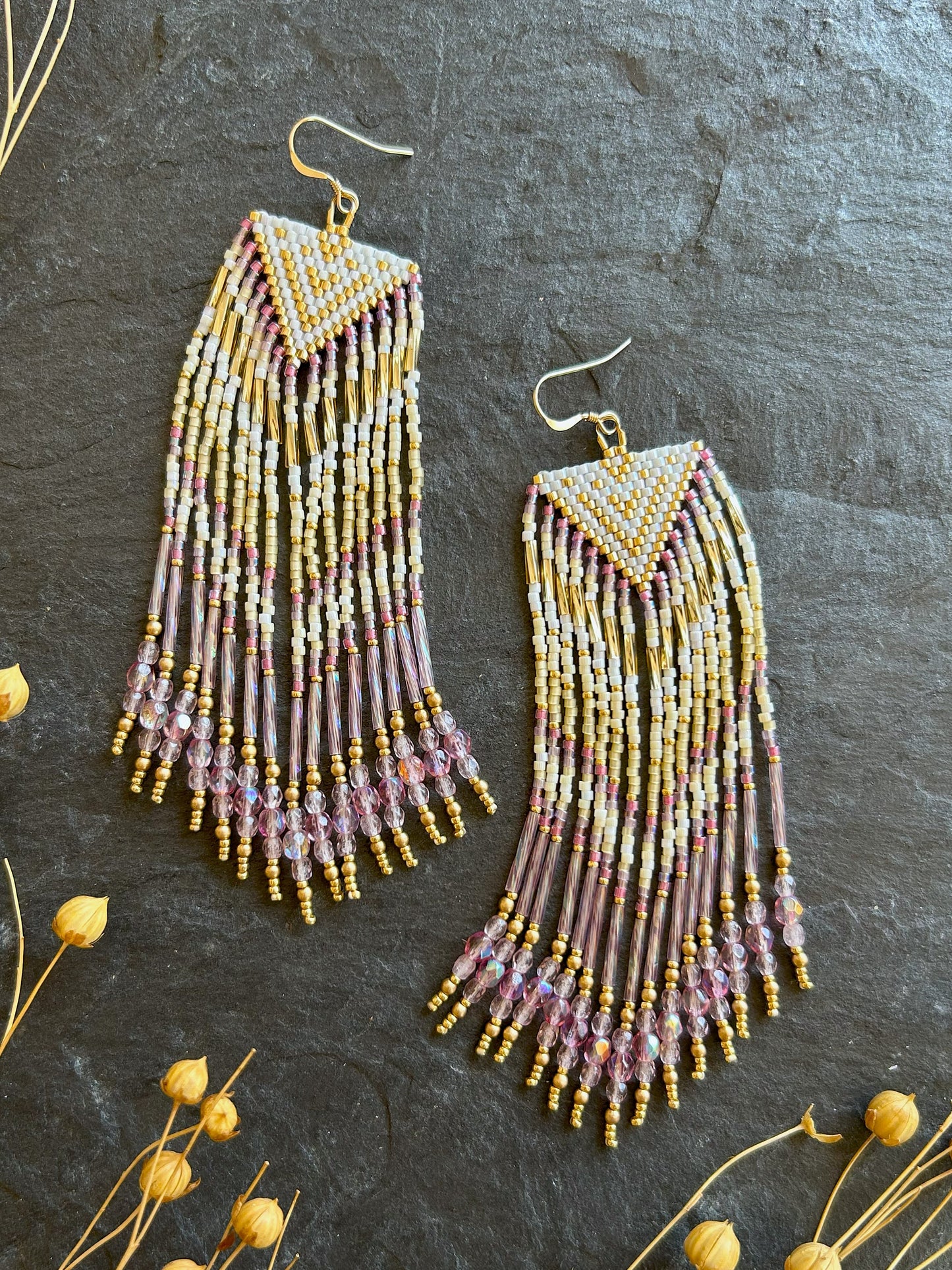 Ohrringe "Sheila" mit schillernden Fransen - Gold & Pink