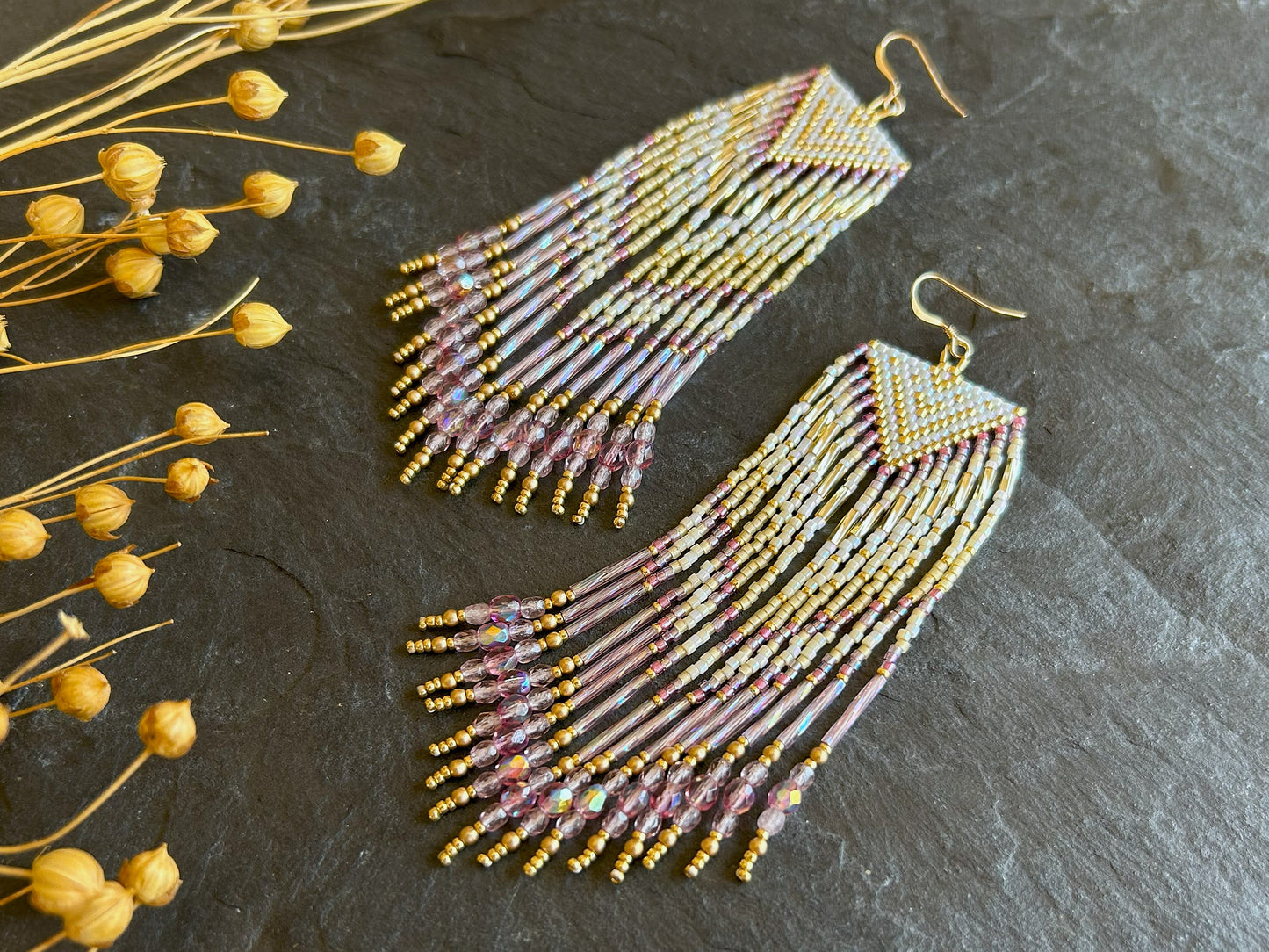 Ohrringe "Sheila" mit schillernden Fransen - Gold & Pink