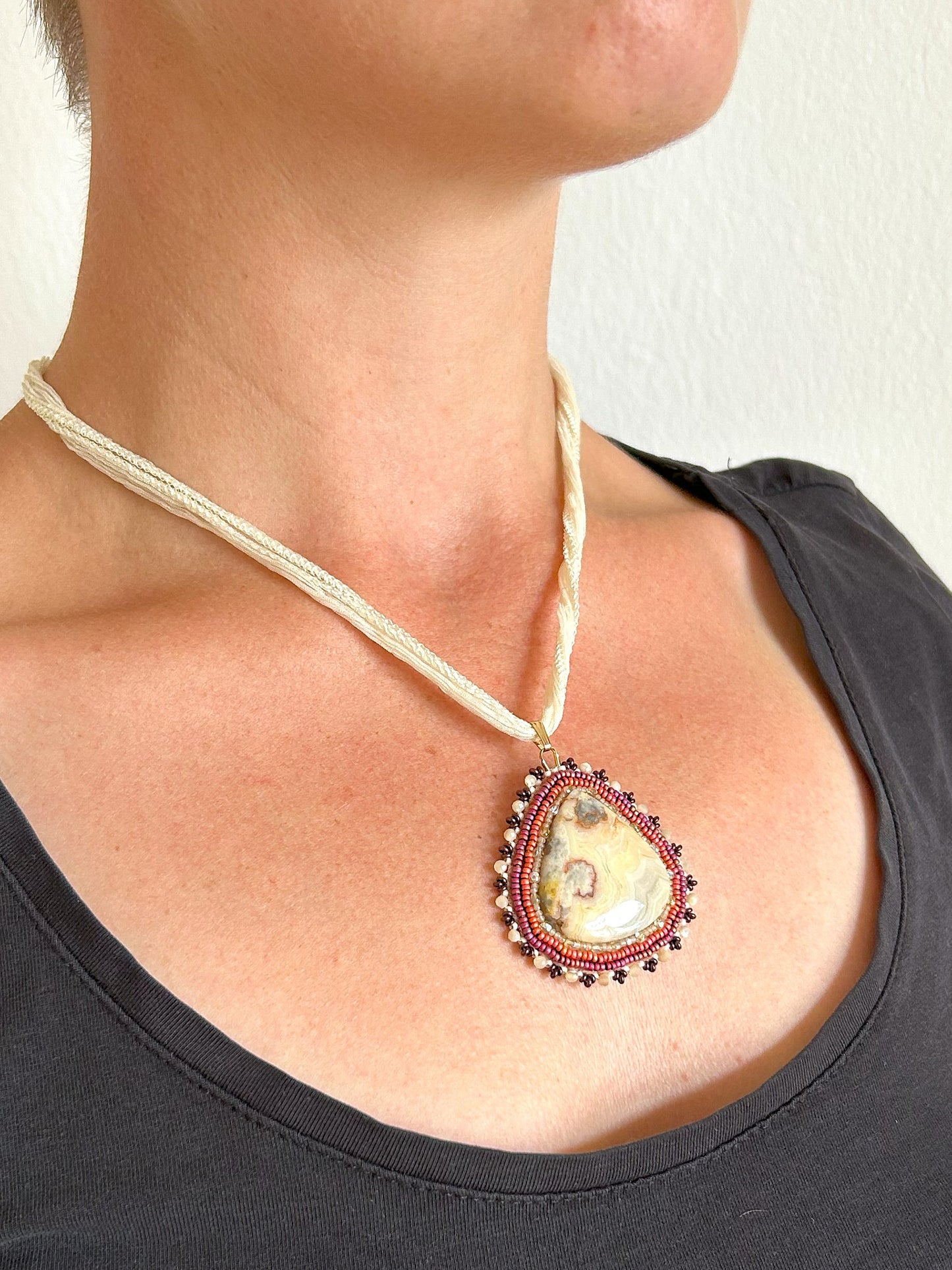 Agate necklace pendant with mother-of-pearl beads
