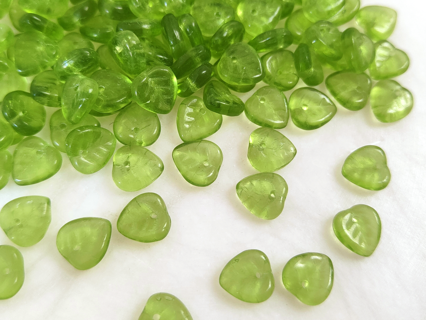 Linden leaf beads 9mm - grass green
