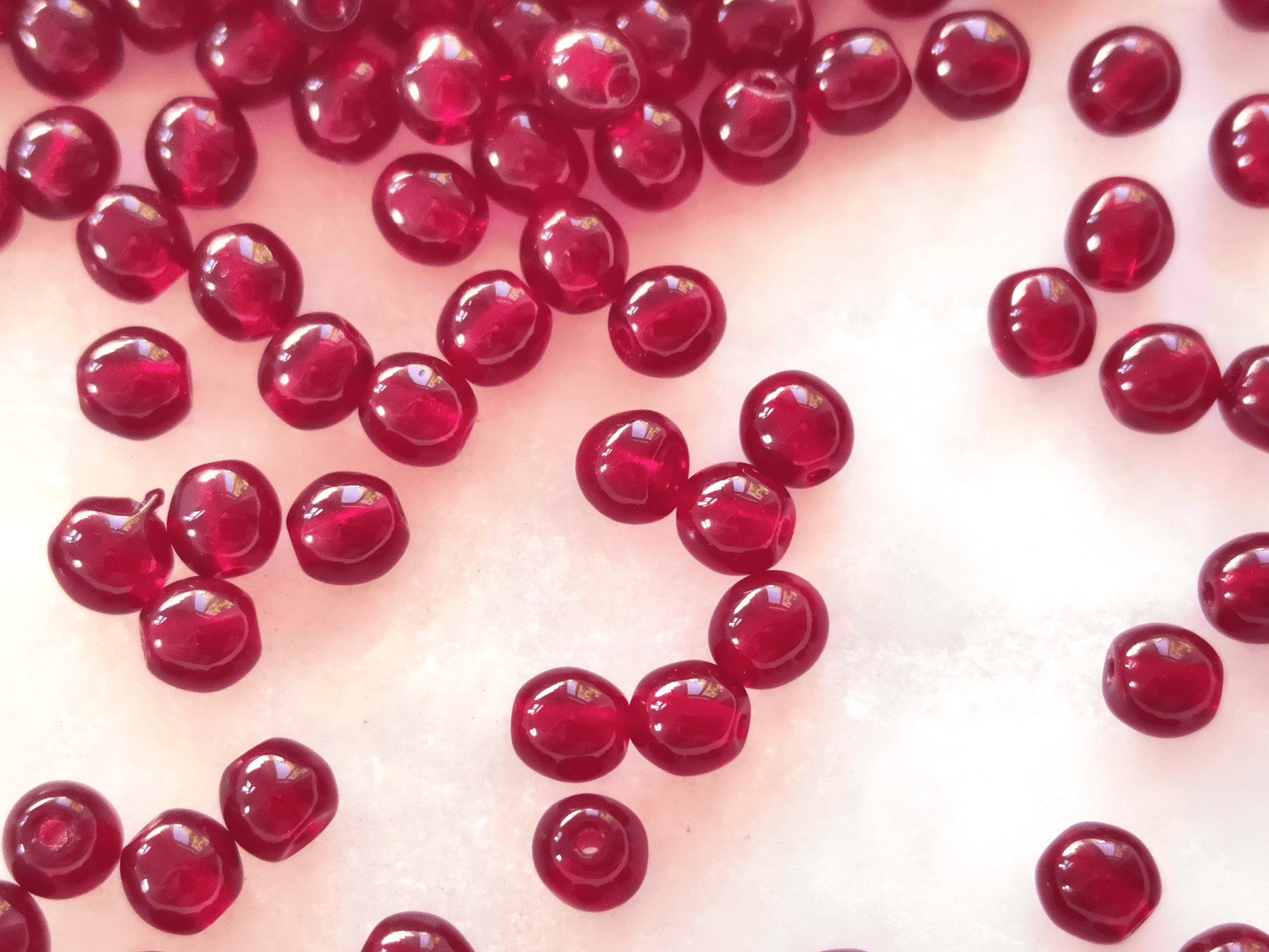4mm runde Perlen - Weinrot