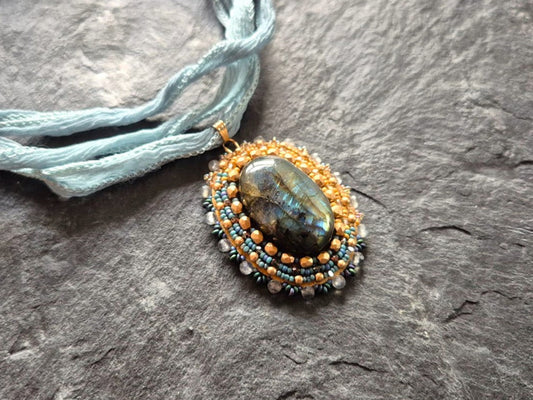 Custom-made labradorite necklace pendant