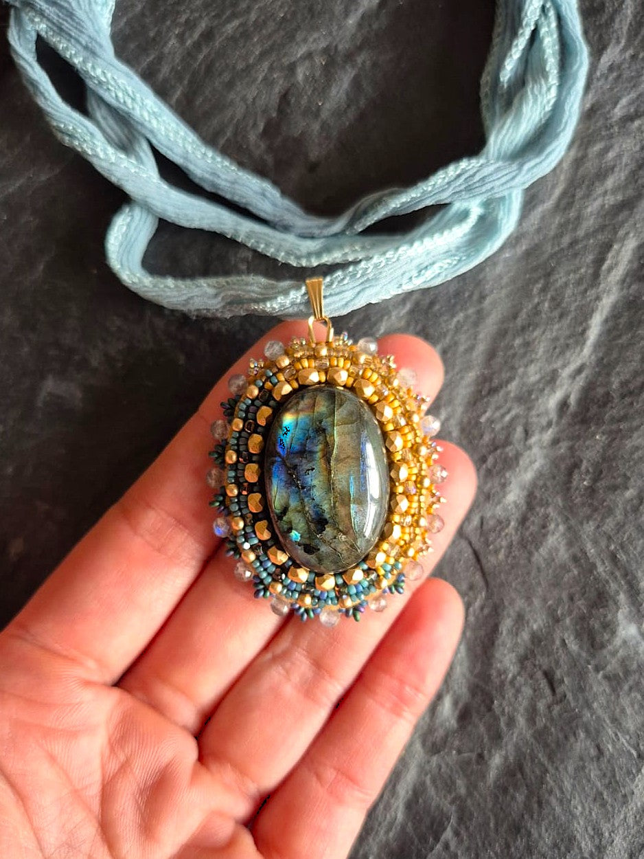 Custom-made labradorite necklace pendant