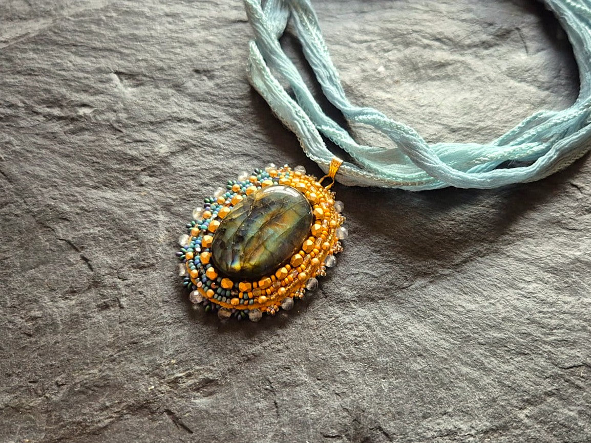 Custom-made labradorite necklace pendant