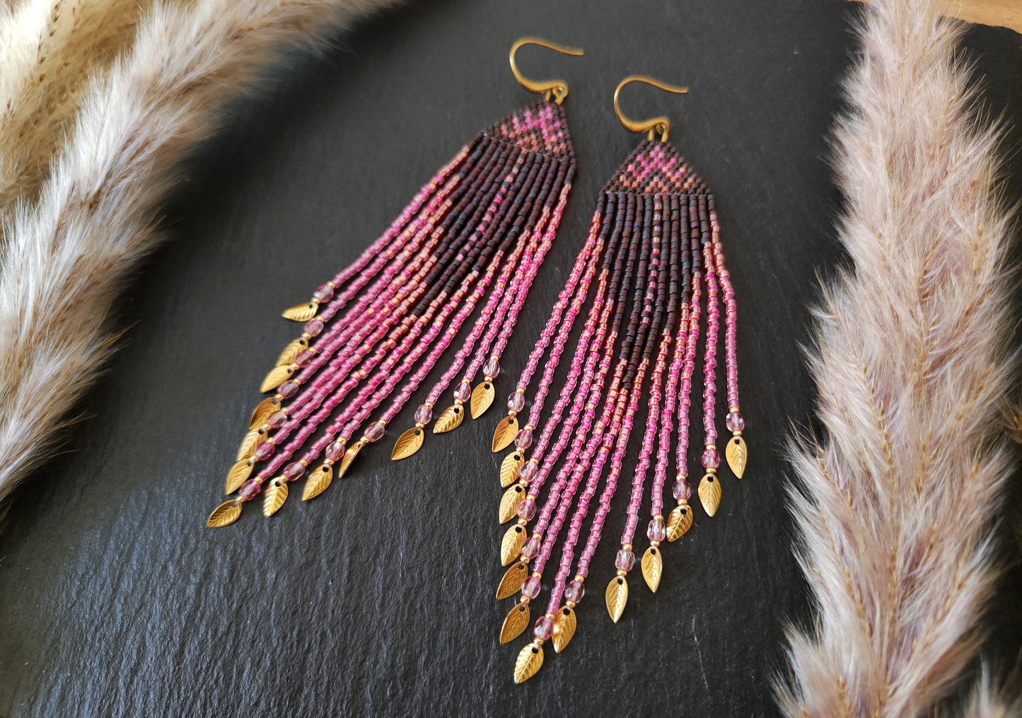 Fransen-Ohrringe "Faunus" mit nativen Design - Lila & Pink