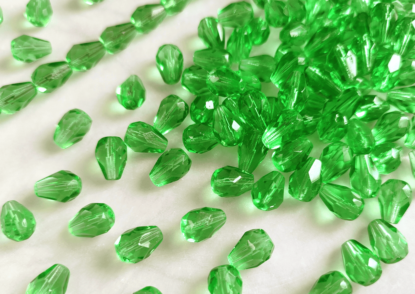 Fire-polished drop beads 10x7mm - apple green