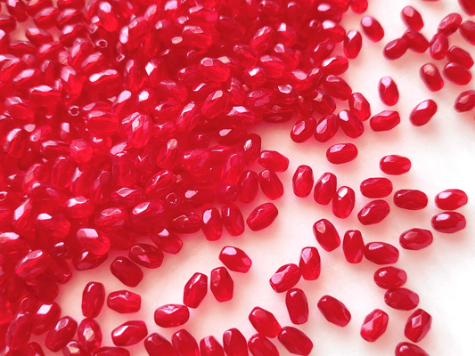 Faceted olive beads 4x6mm - blood red