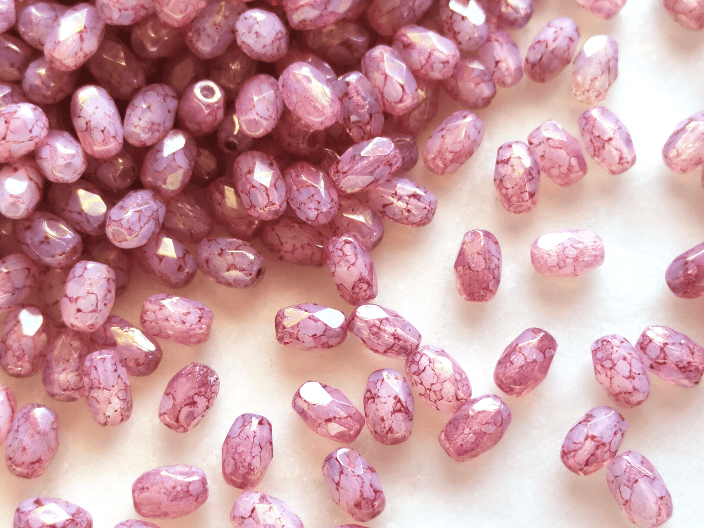 Faceted olive beads 4x6mm - purple & marbled