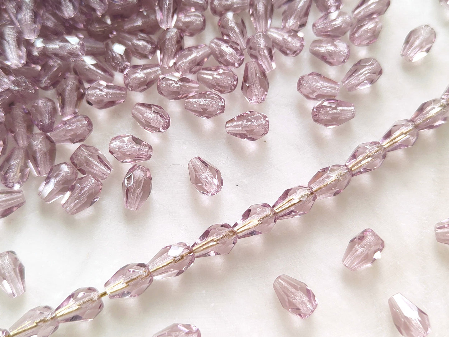 Glasschliff-Tropfen 7x5mm - gedecktes Lila