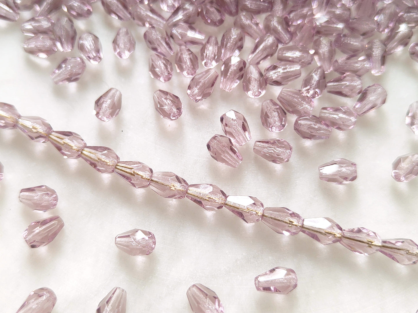 Glasschliff-Tropfen 7x5mm - gedecktes Lila