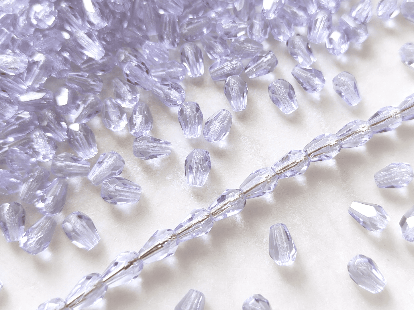 Glasschliff-Tropfen 7x5mm - Pastell Lila