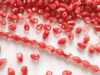 Glasschliff-Tropfen 7x5mm - Farblos & opak Rot