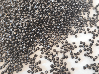 2mm Glasschliffperlen - opak Schwarz