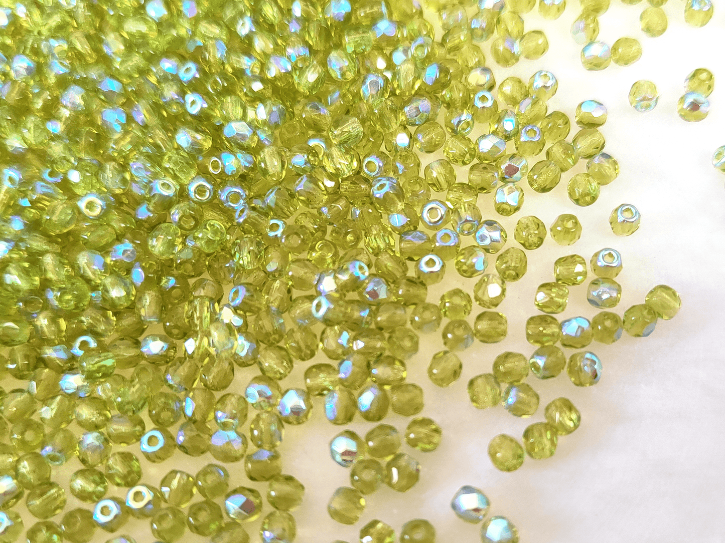 3mm Glasschliffperlen - Grasgrün AB