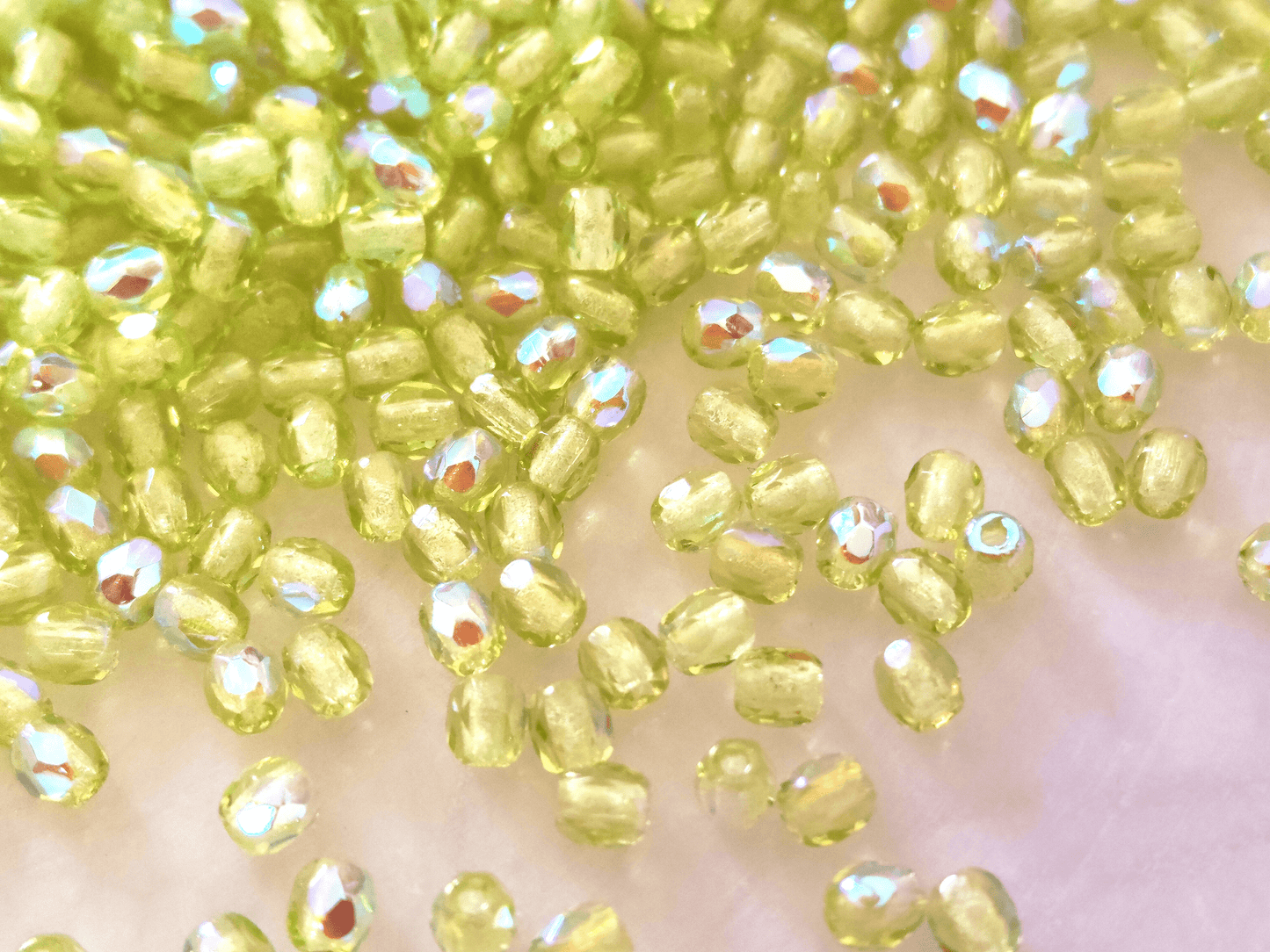 3mm Glasschliffperlen - Hellgrün AB