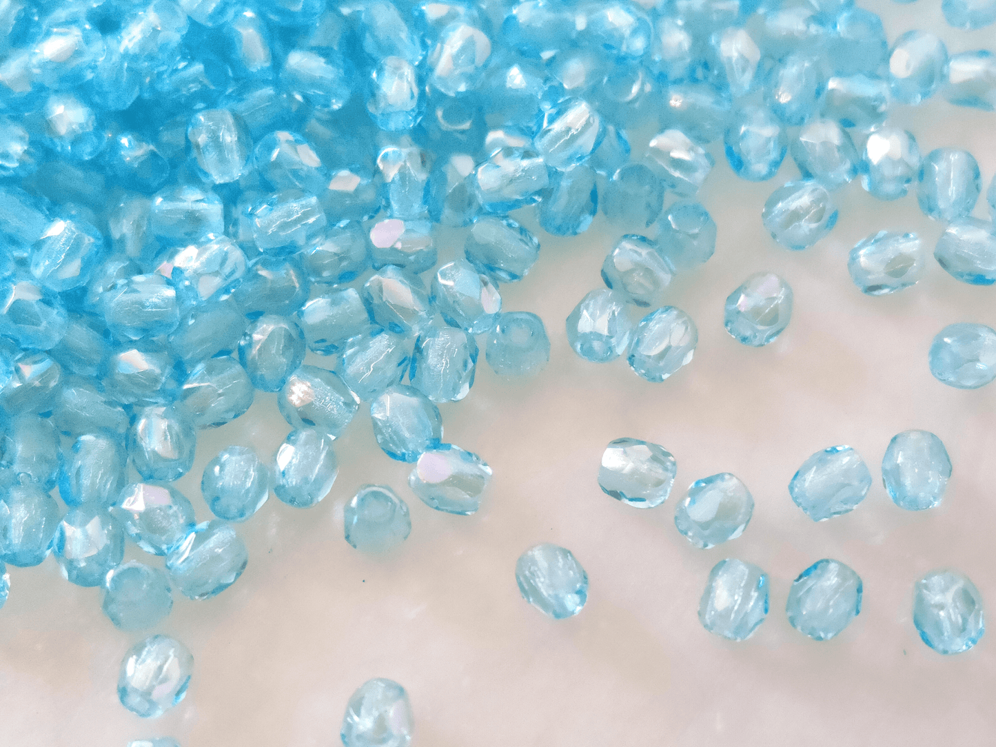 3mm Glasschliffperlen - Himmelblau Iris