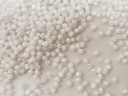 3mm Glasschliffperlen - Farblos & Weiß