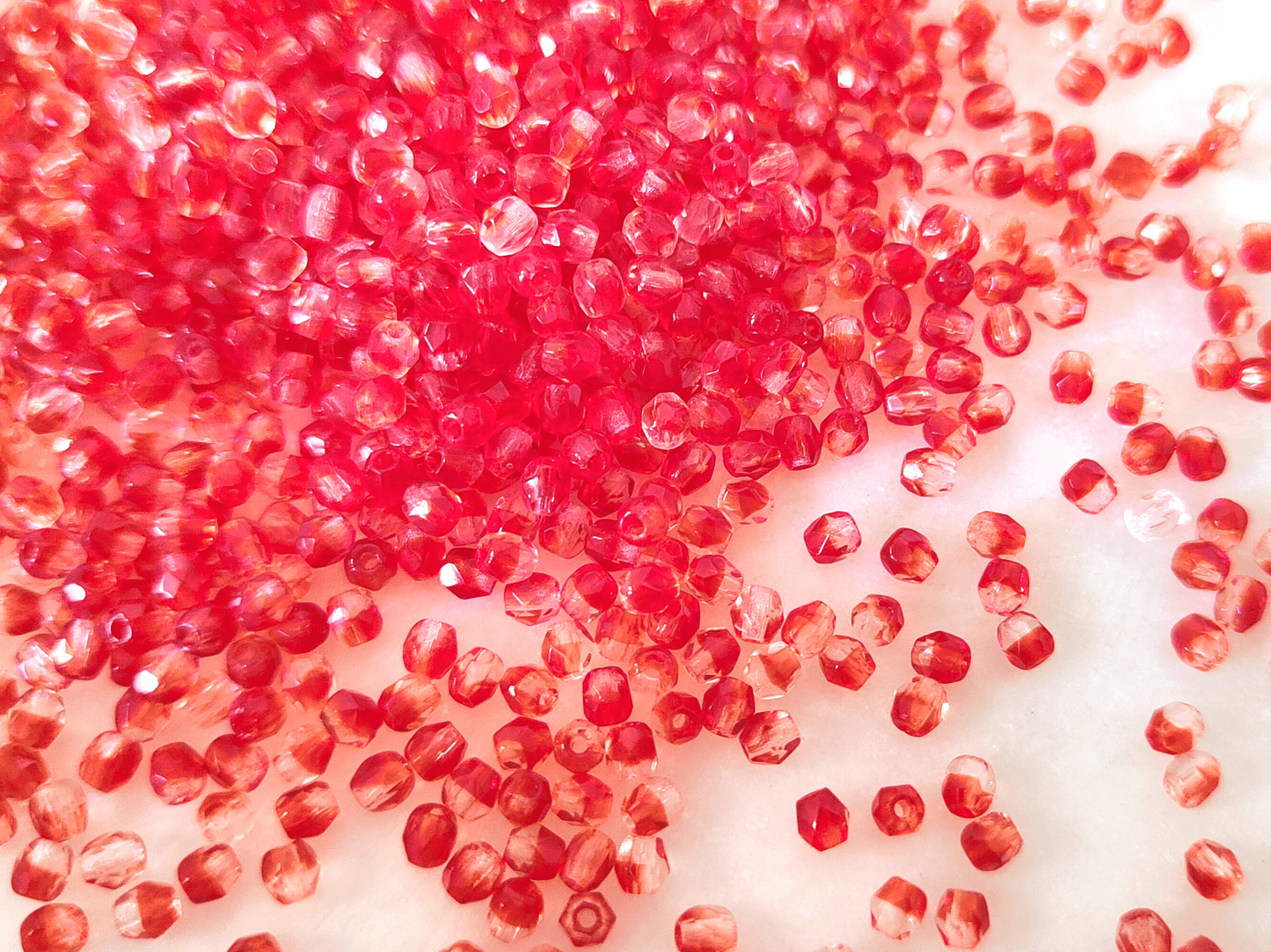 3mm Glasschliffperlen - Farblos & Rot